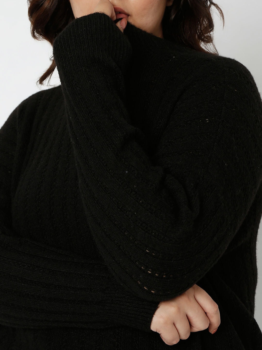 Curve Black Pullover