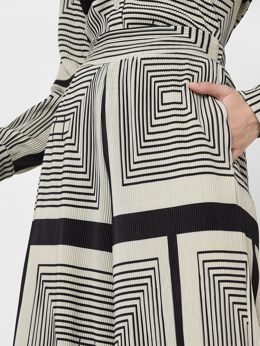 Monochrome High Rise Pleated Printed Pants