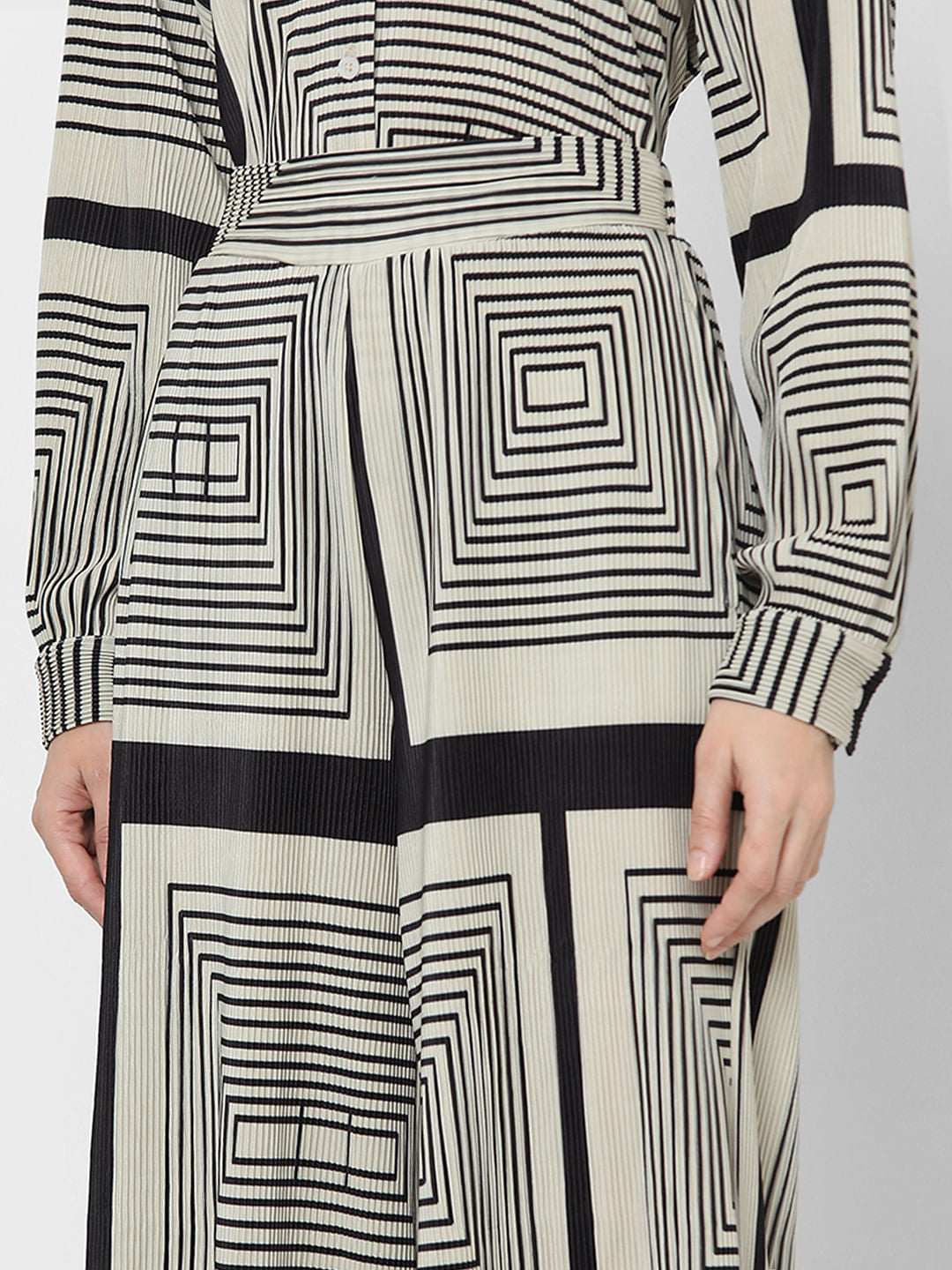 Monochrome High Rise Pleated Printed Pants