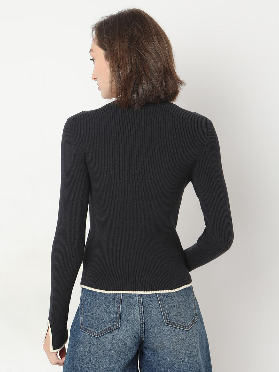 Black O-Neck Buttoned Cardigan