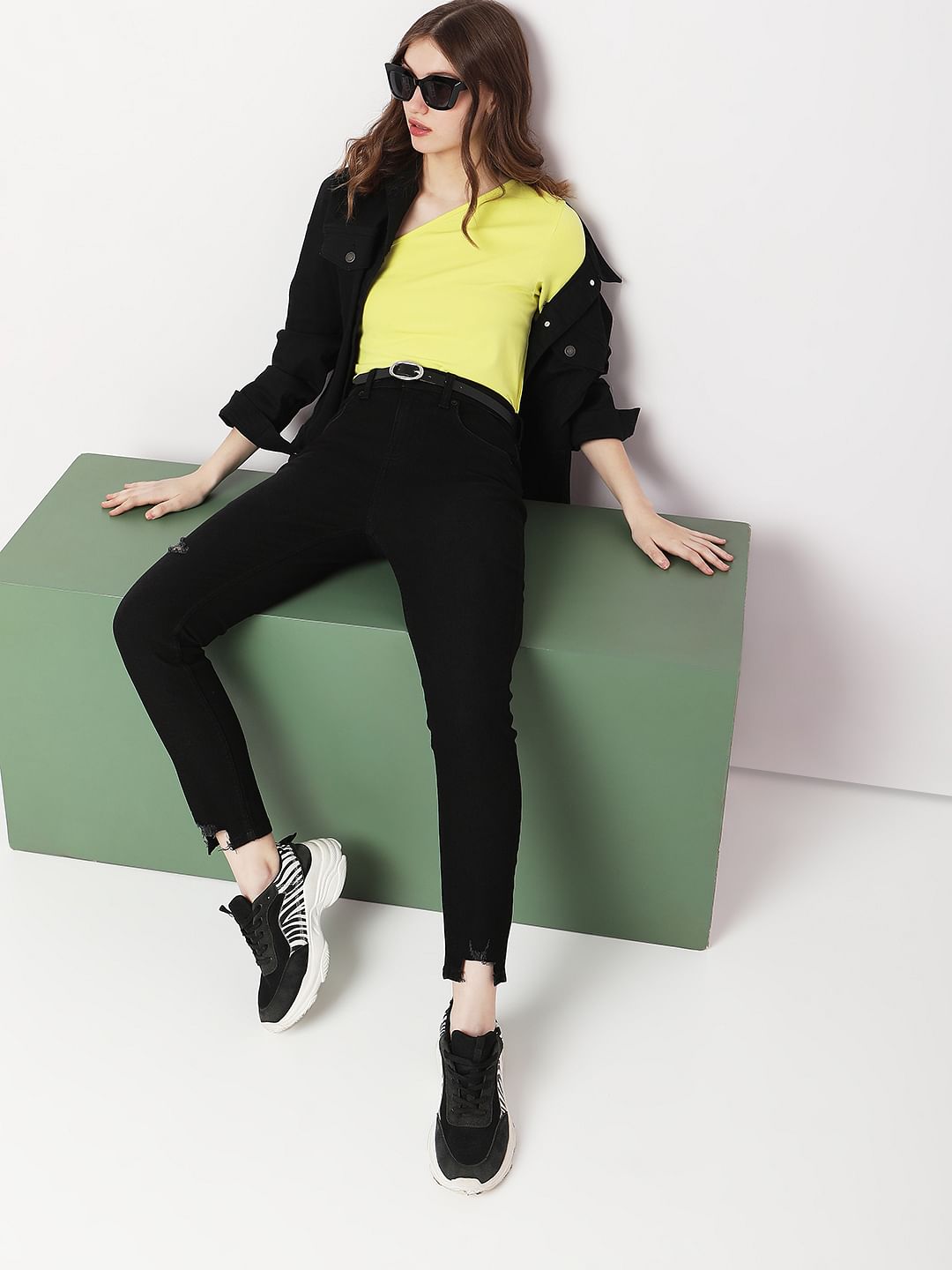 HOT Skinny Jeans Outfit Black Shirt With Blue Jeans For Girl Black