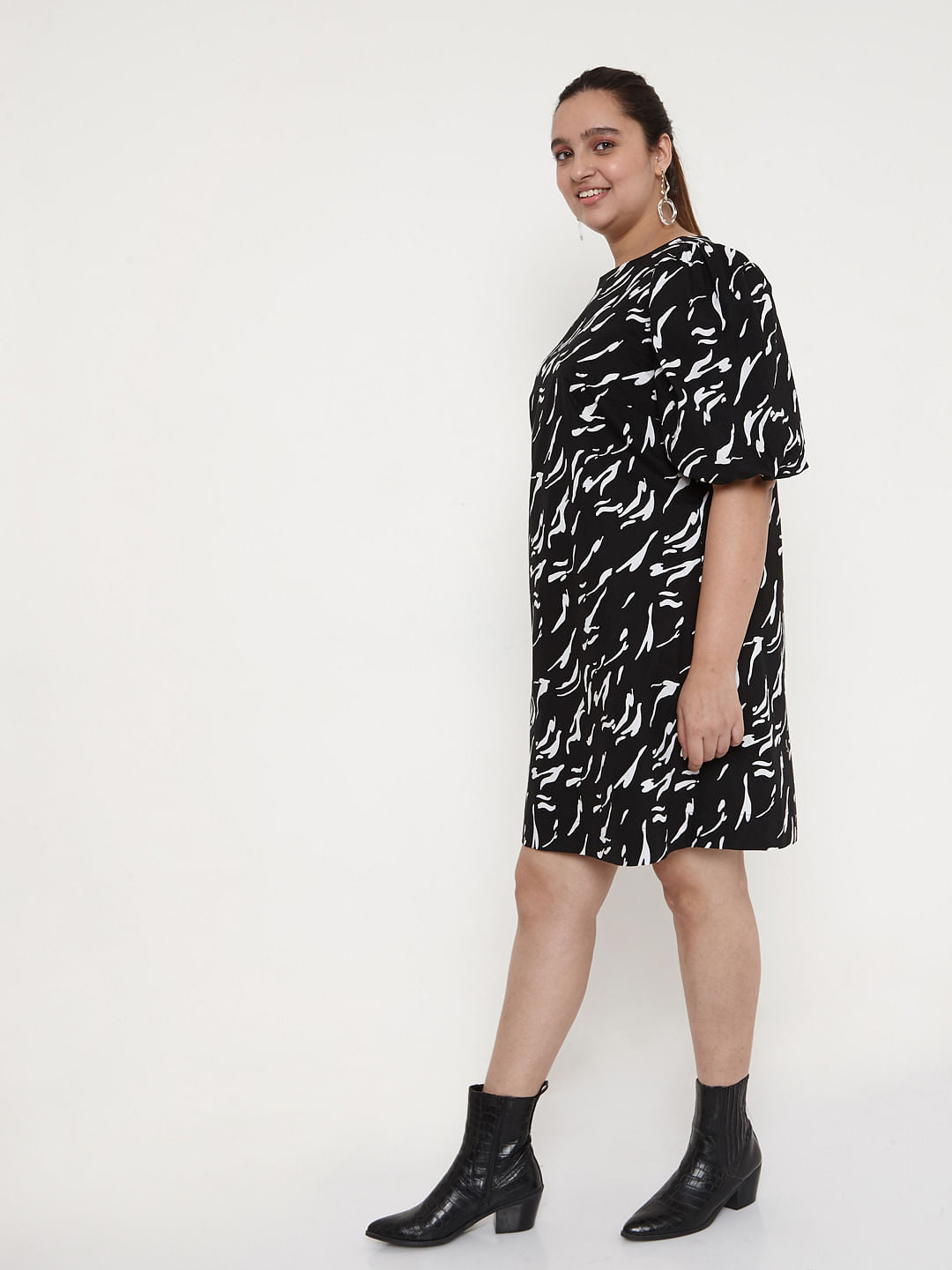 Curve Black Abstract Print Puff Sleeves Shift Dress