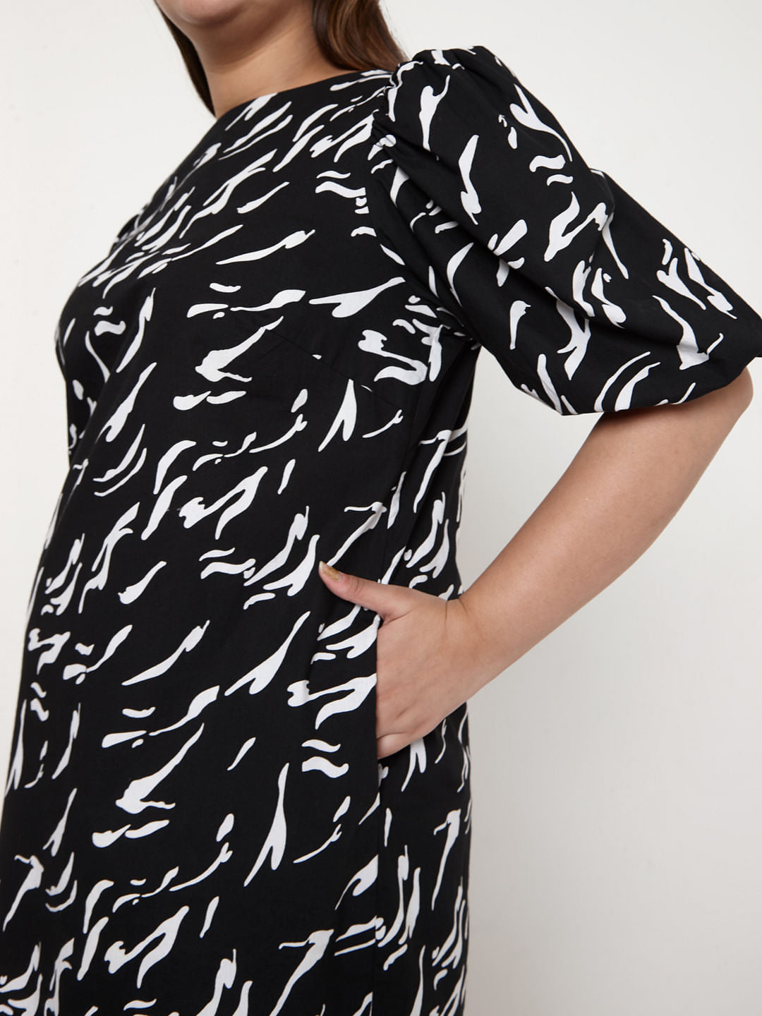 Curve Black Abstract Print Puff Sleeves Shift Dress