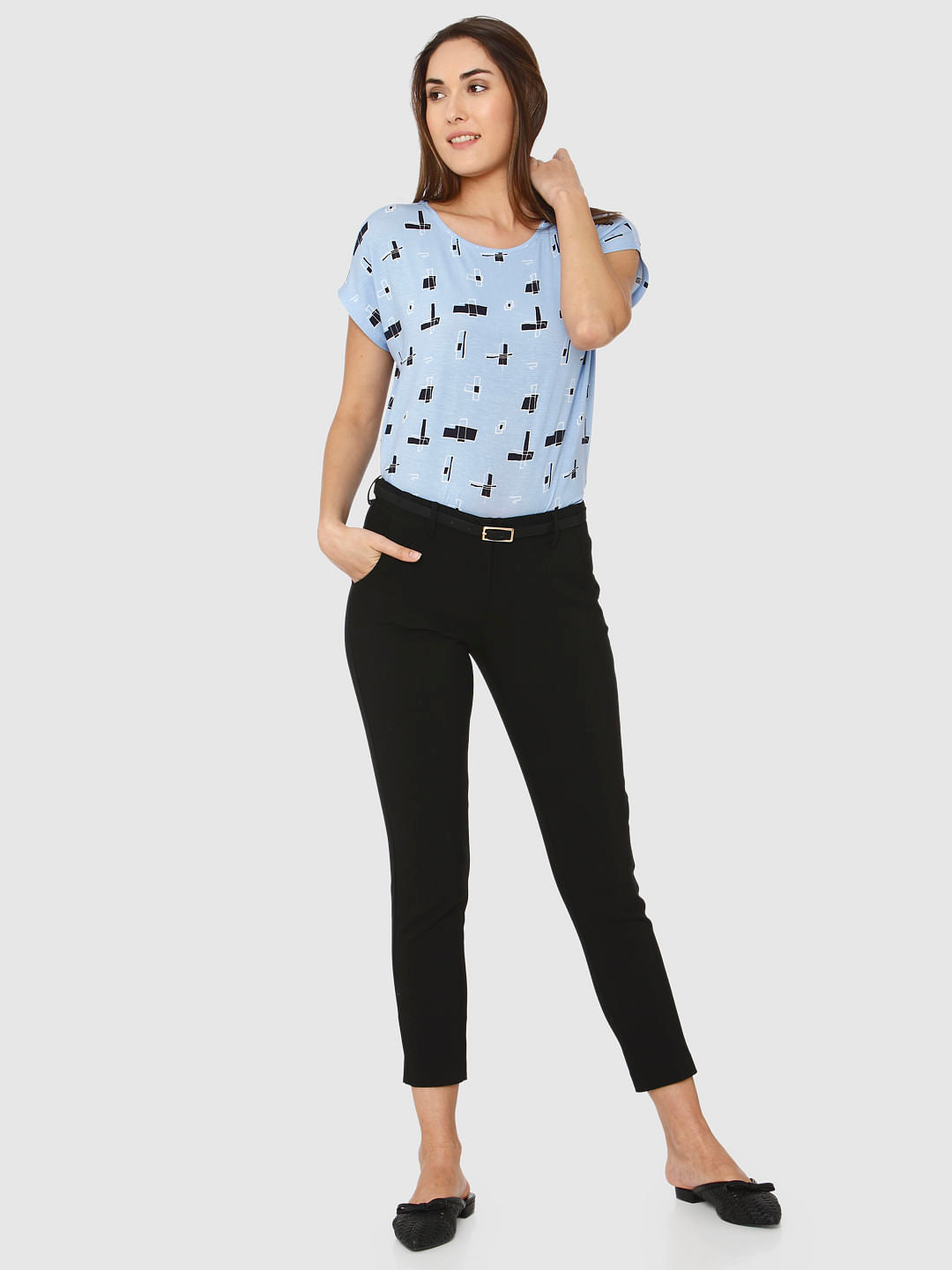 Black Mid Rise Ankle Length Slim Fit Pants