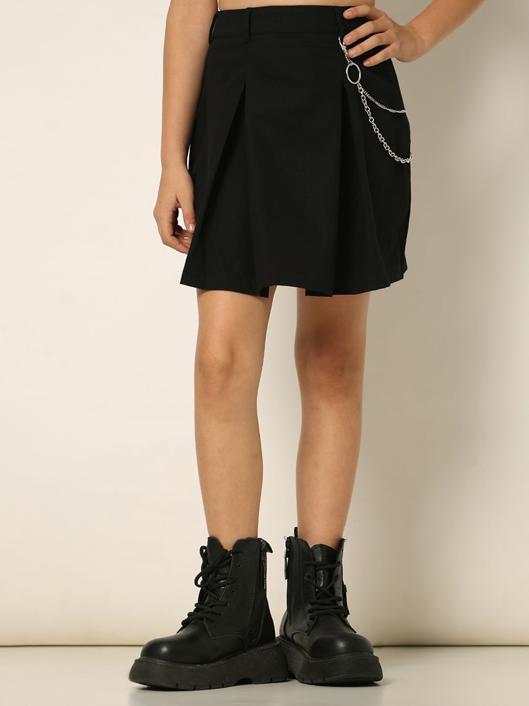 Black Chain Detail Pleated Skirt