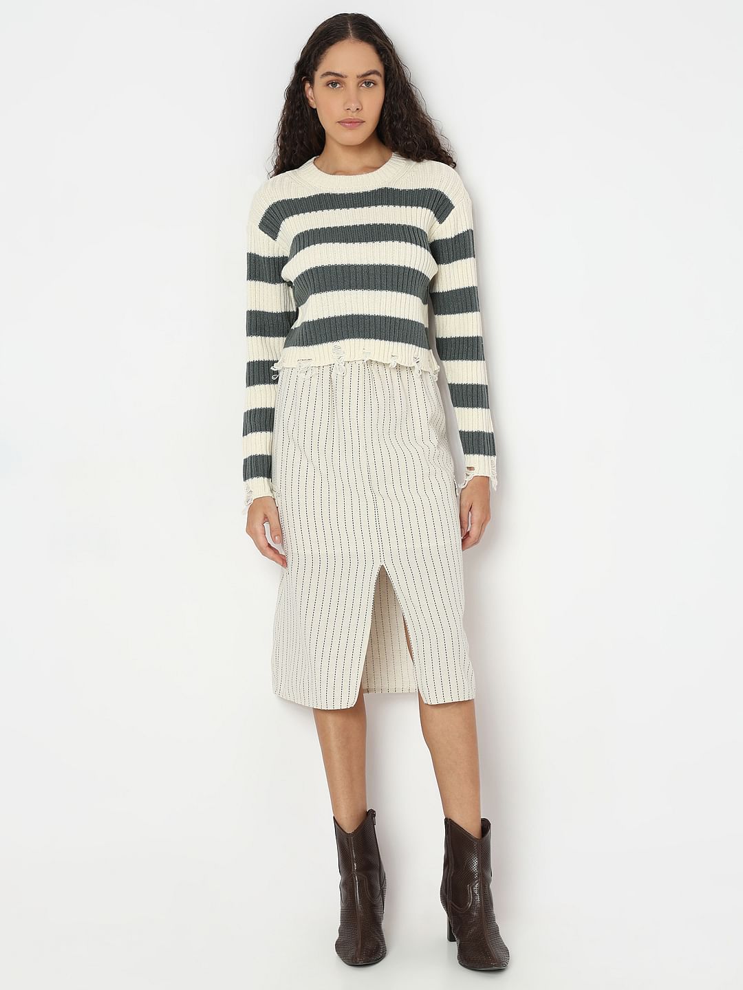 Beige Colourblocked Cropped Pullover