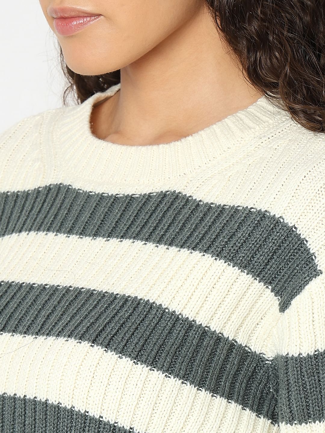 Beige Colourblocked Cropped Pullover