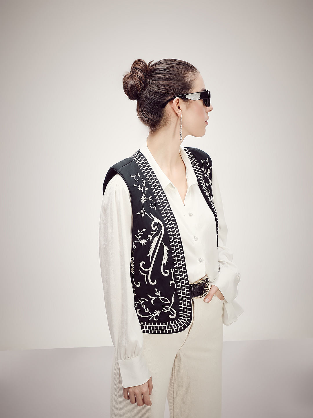 Black Floral Embroidered Sleeveless Jacket