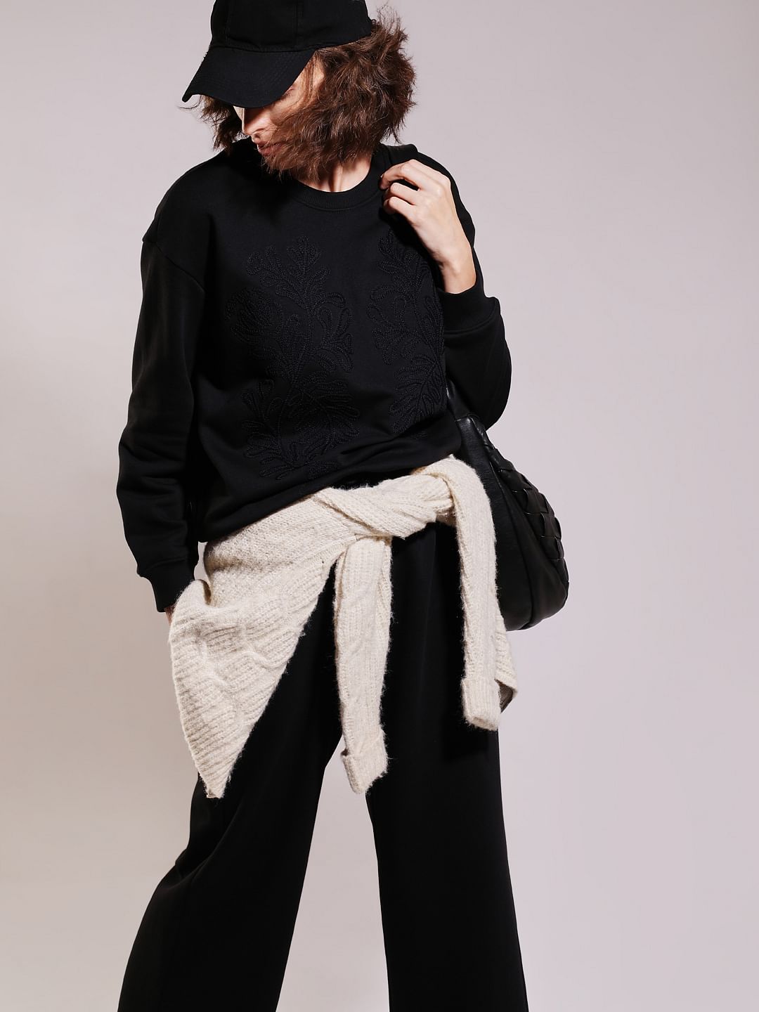 Black Embroidery Sweatshirt