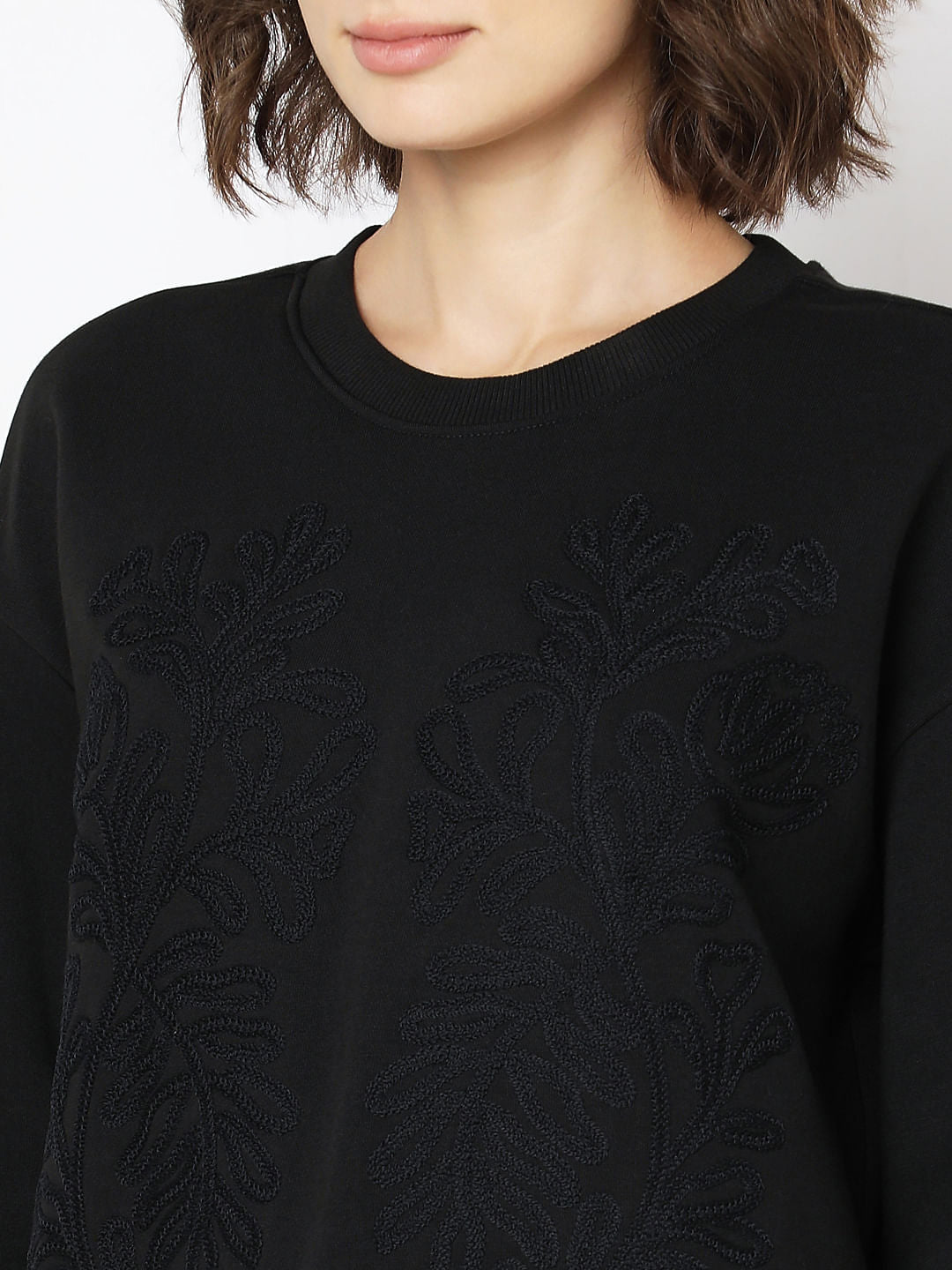 Black Embroidery Sweatshirt