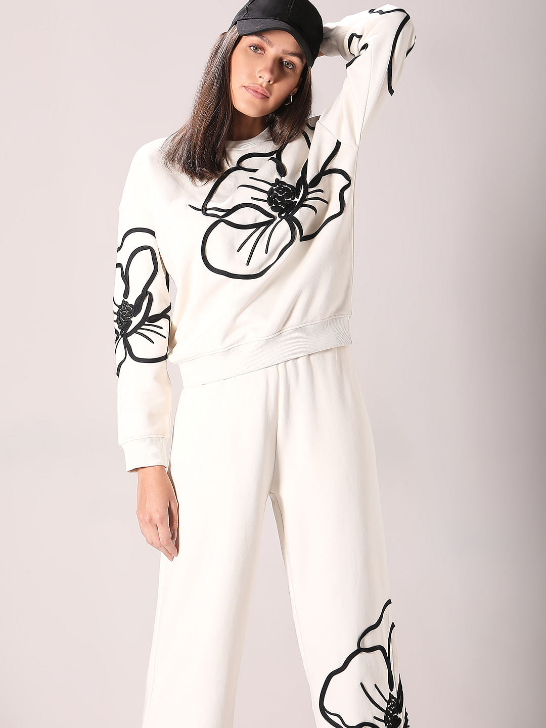 White Flower Embroidery Sweatshirt