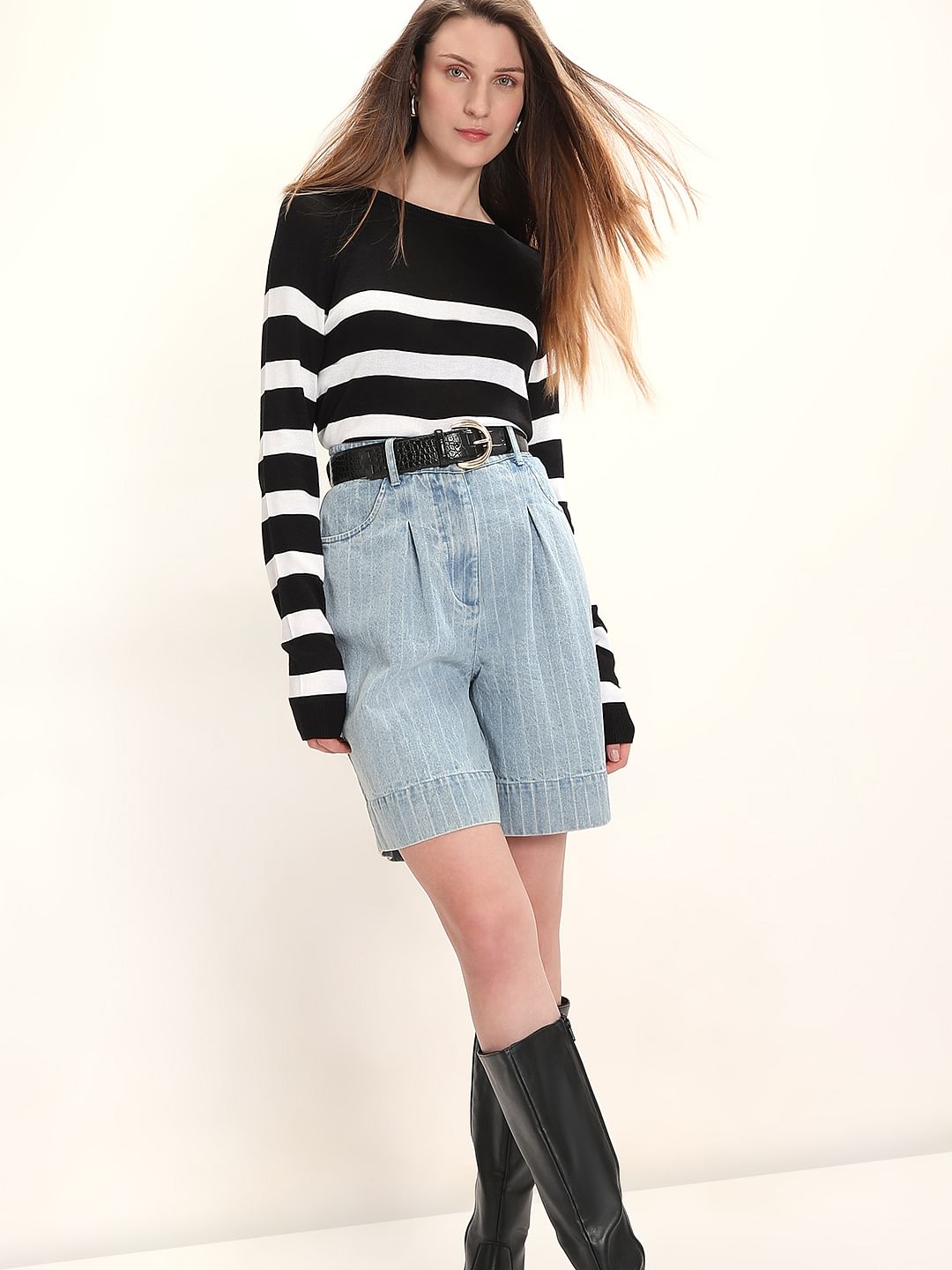 denim black striped top outfit
