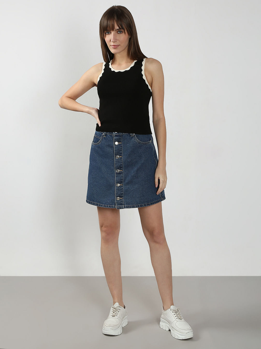 Black Scallop Sleeves Top