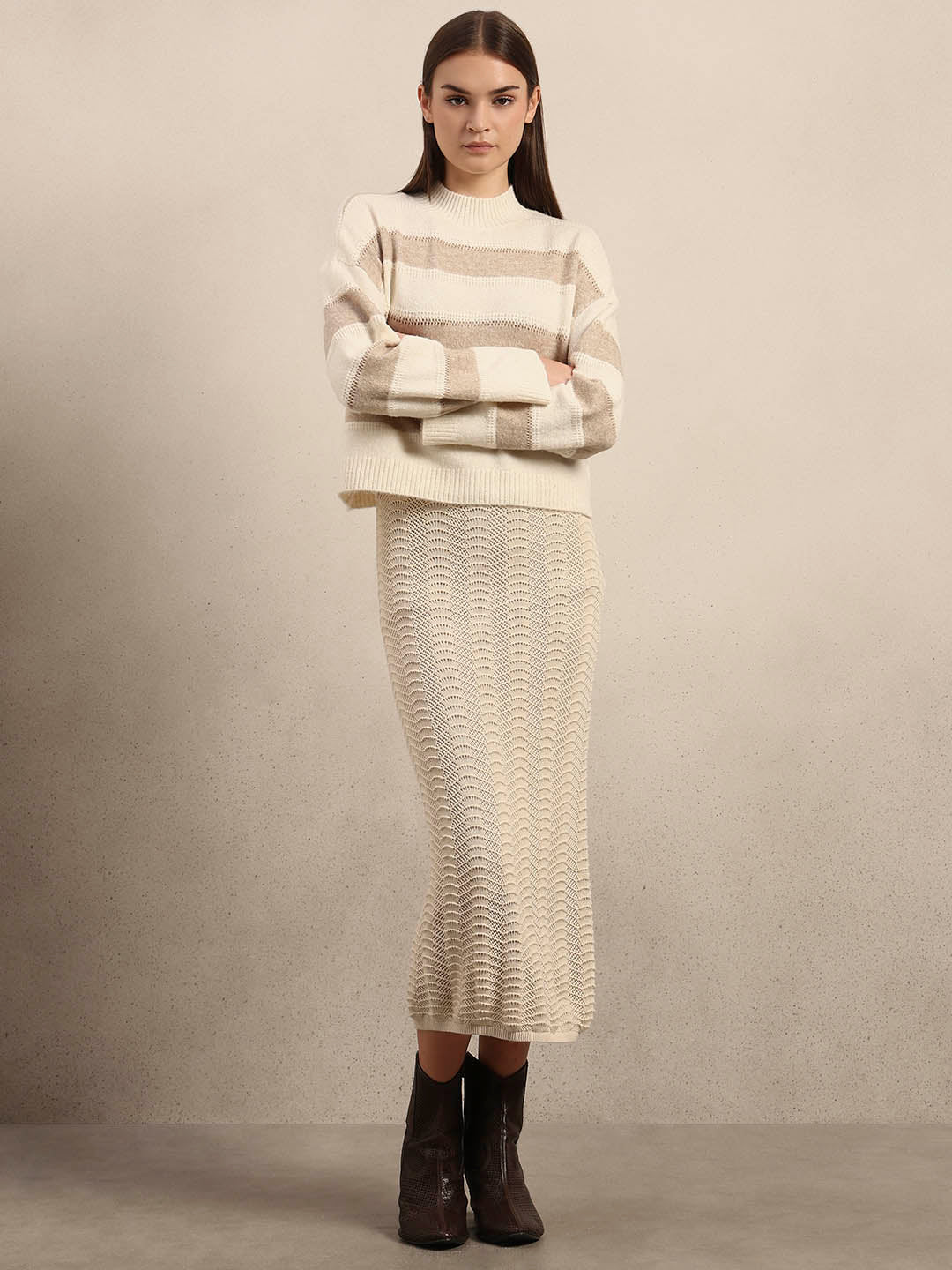 High-Neck Colourblocked Pullover - Beige