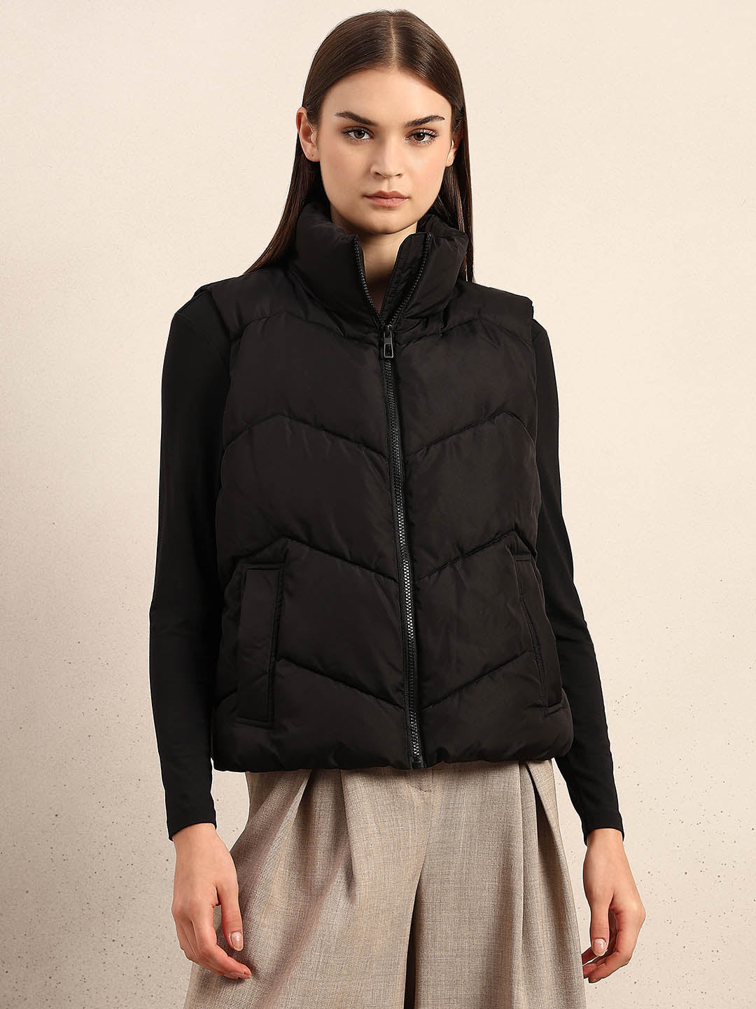 High-Neck Short Puffer Waistcoat - Black