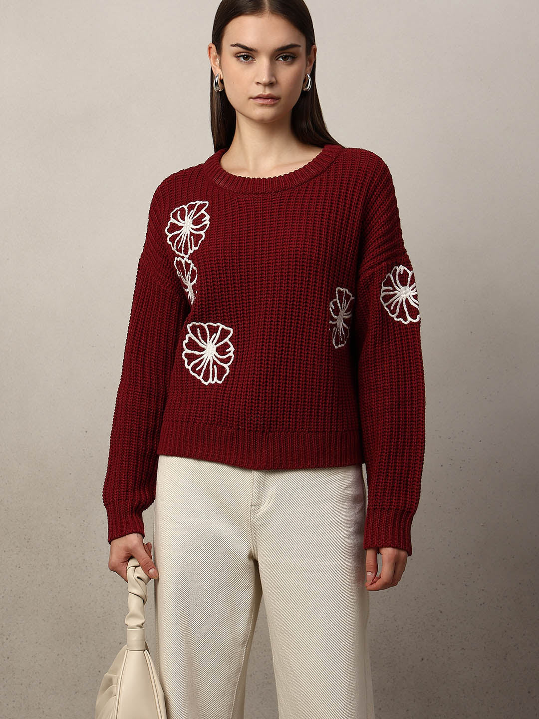 Floral Embroidered O-Neck Pullover
