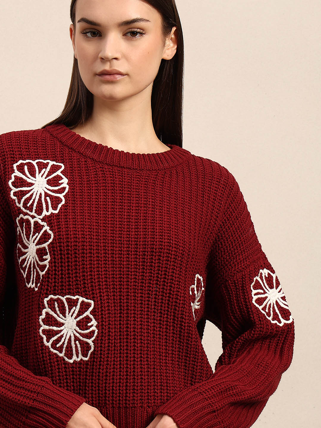 Floral Embroidered O-Neck Pullover
