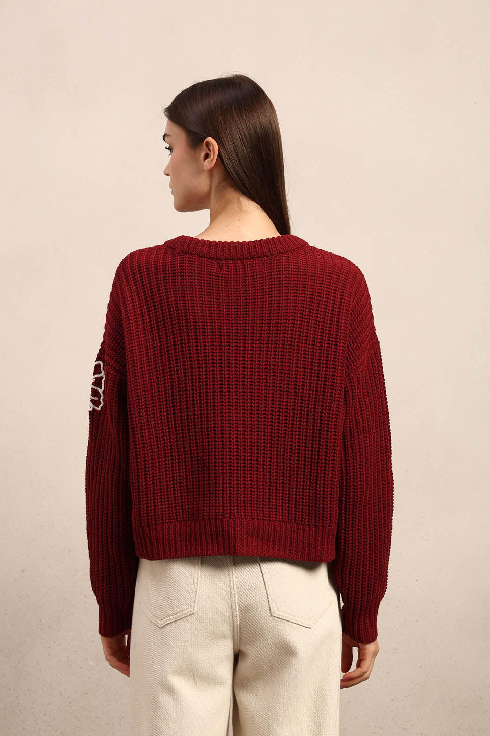 Floral Embroidered O-Neck Pullover