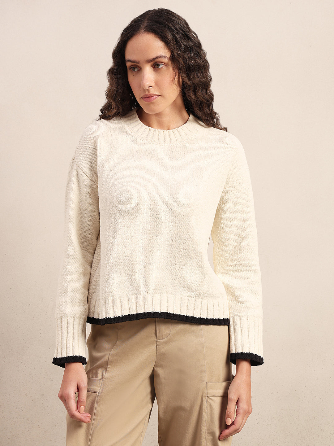O-Neck Contrast Hem Pullover