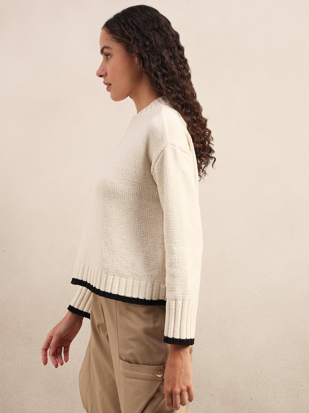 O-Neck Contrast Hem Pullover