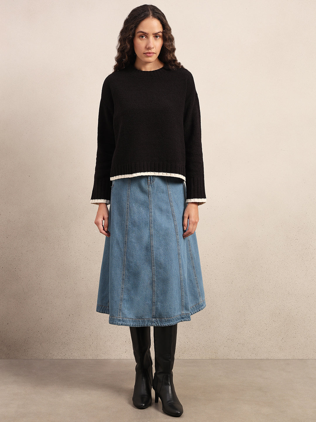 O-Neck Contrast Hem Pullover - Black