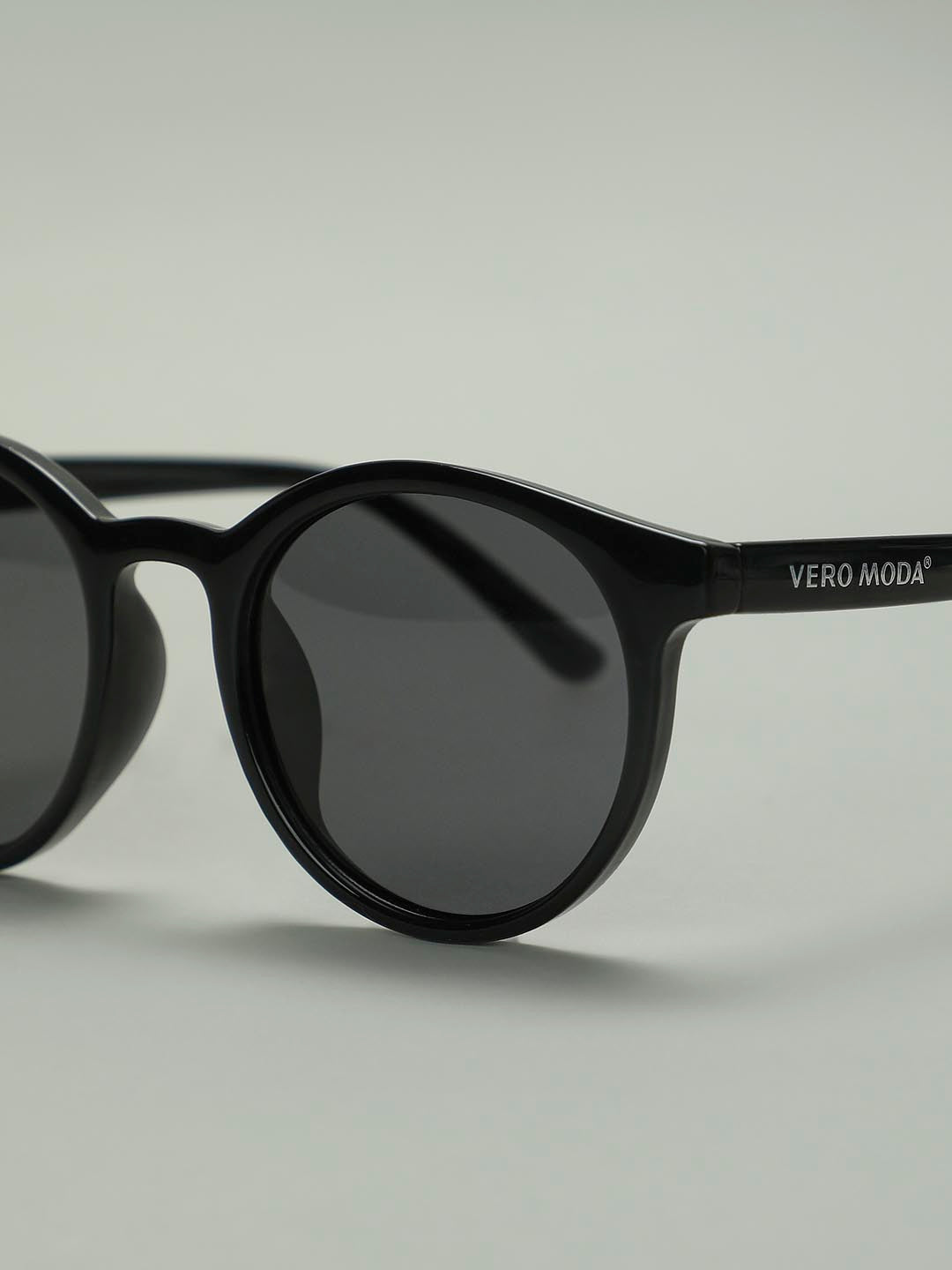 Black Round Framed Sunglasses