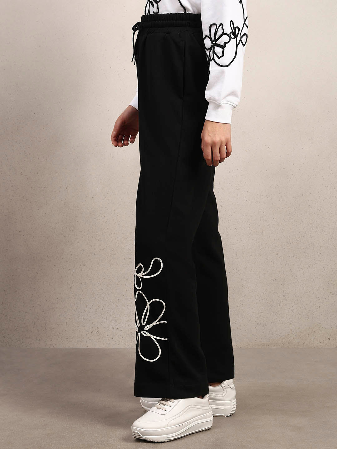 Floral Embroidered Sweatpants