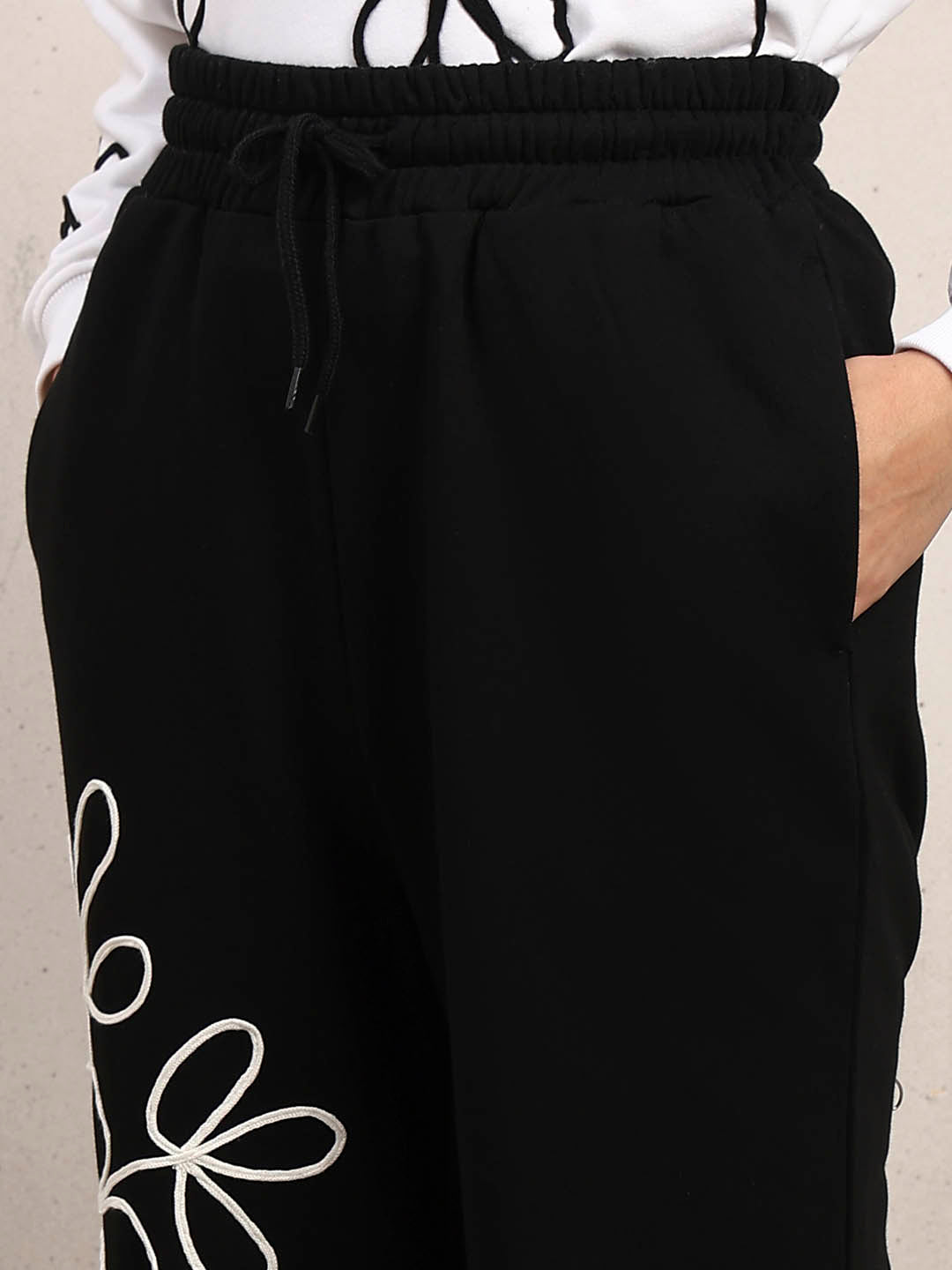 Floral Embroidered Sweatpants