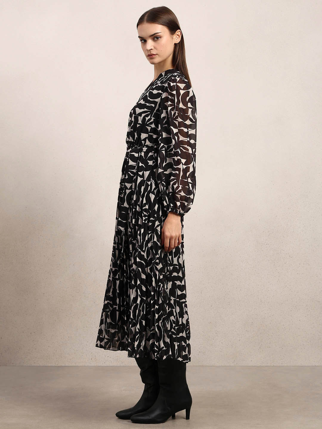 Black & White Floral Printed Midi Dress