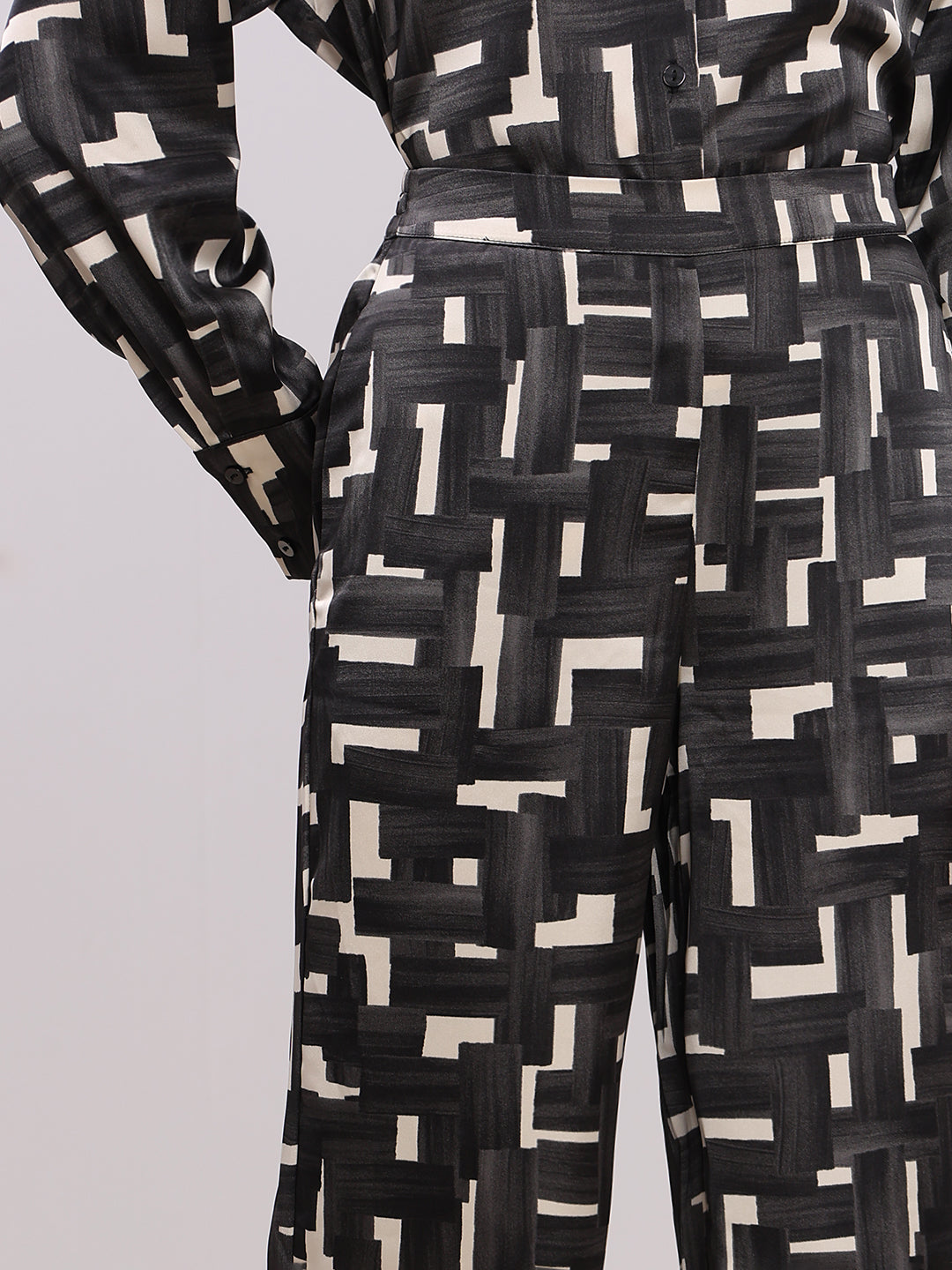 Geometric Print Straight Fit Pants