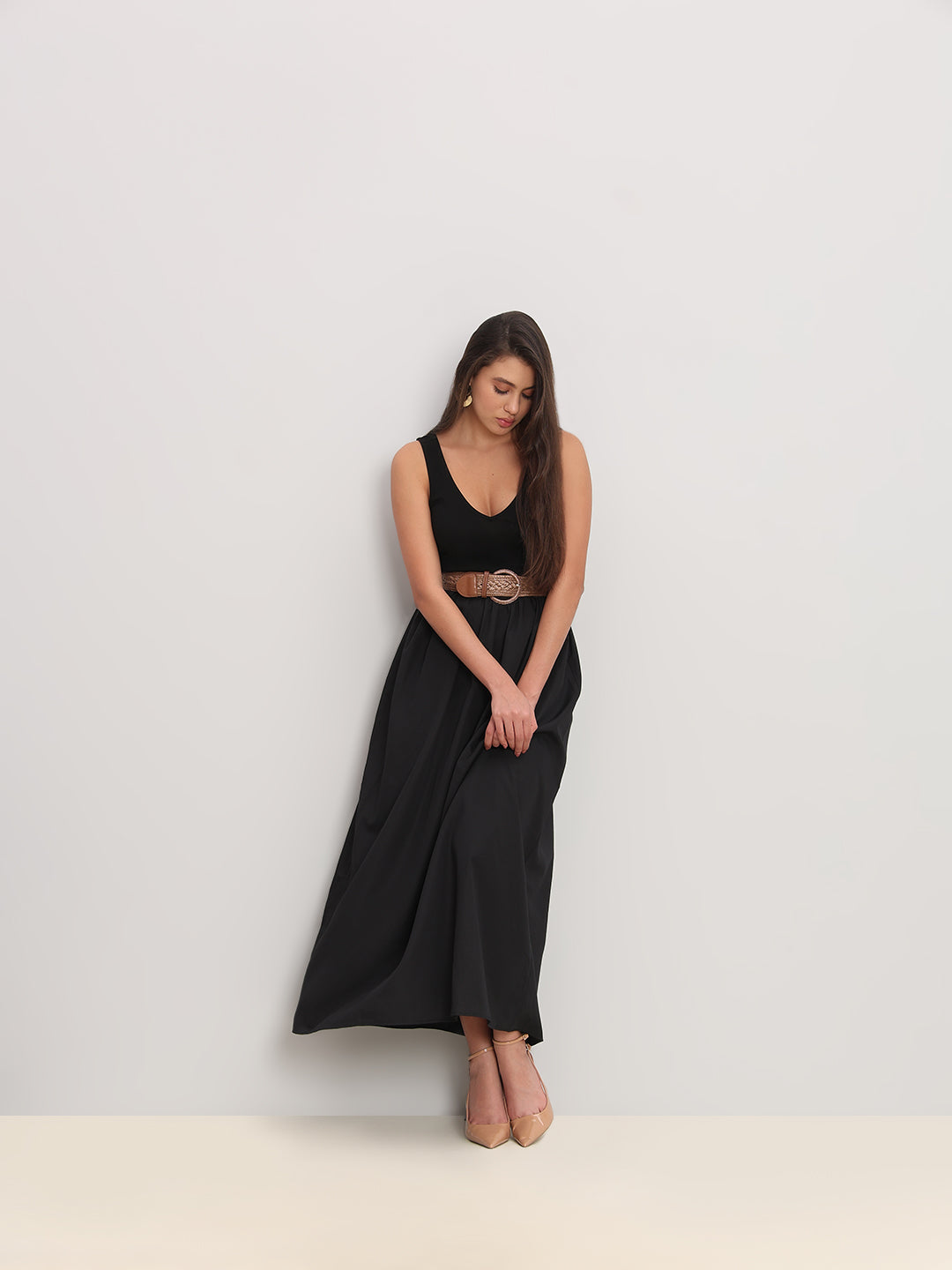 Black V-Neck Sleeveless Dress