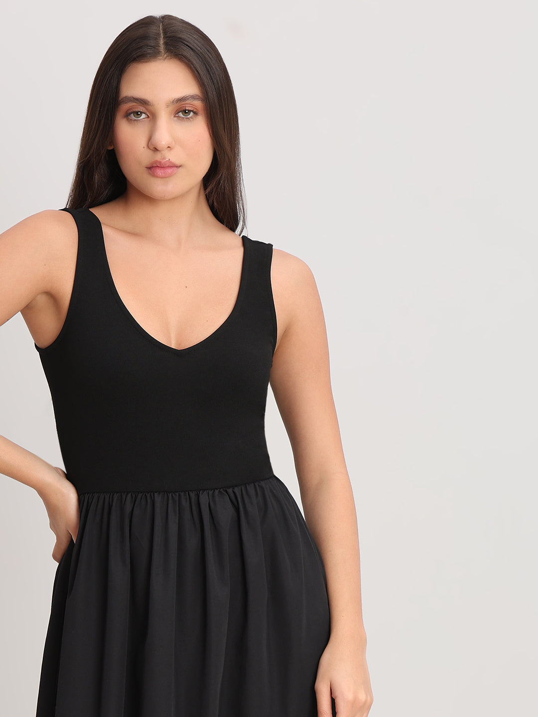 Black V-Neck Sleeveless Dress