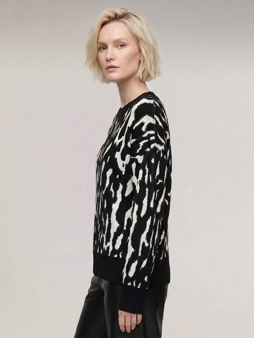Black Printed O-Neck Pullover