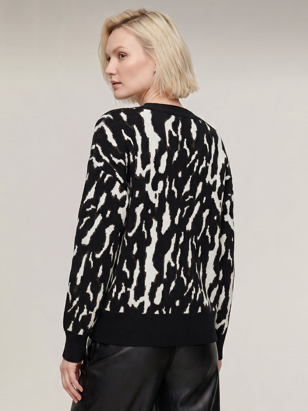 Black Printed O-Neck Pullover