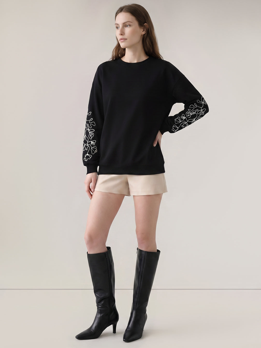 Black O-Neck Sweatshirt