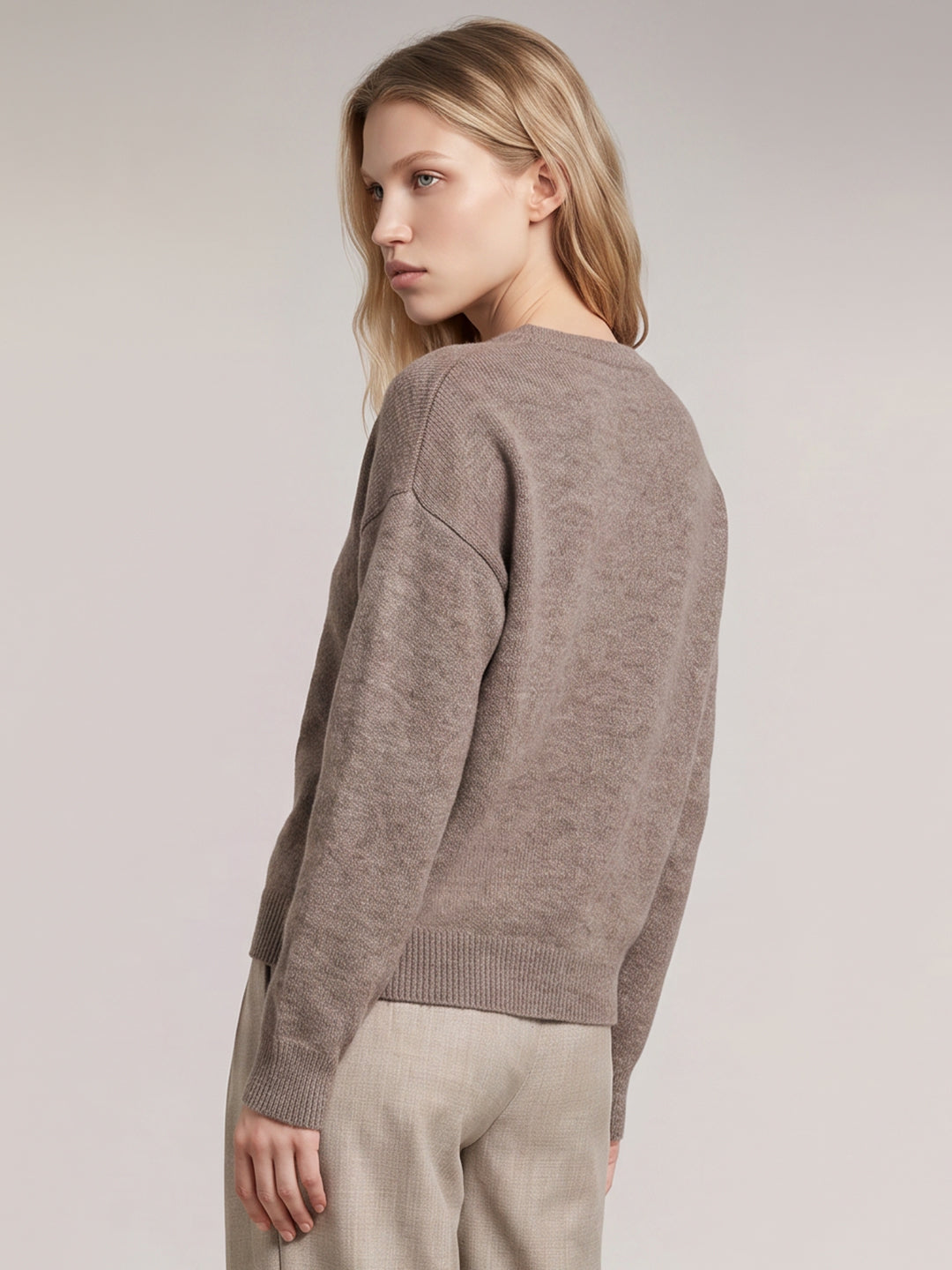 Embroidered O-Neck Pullover