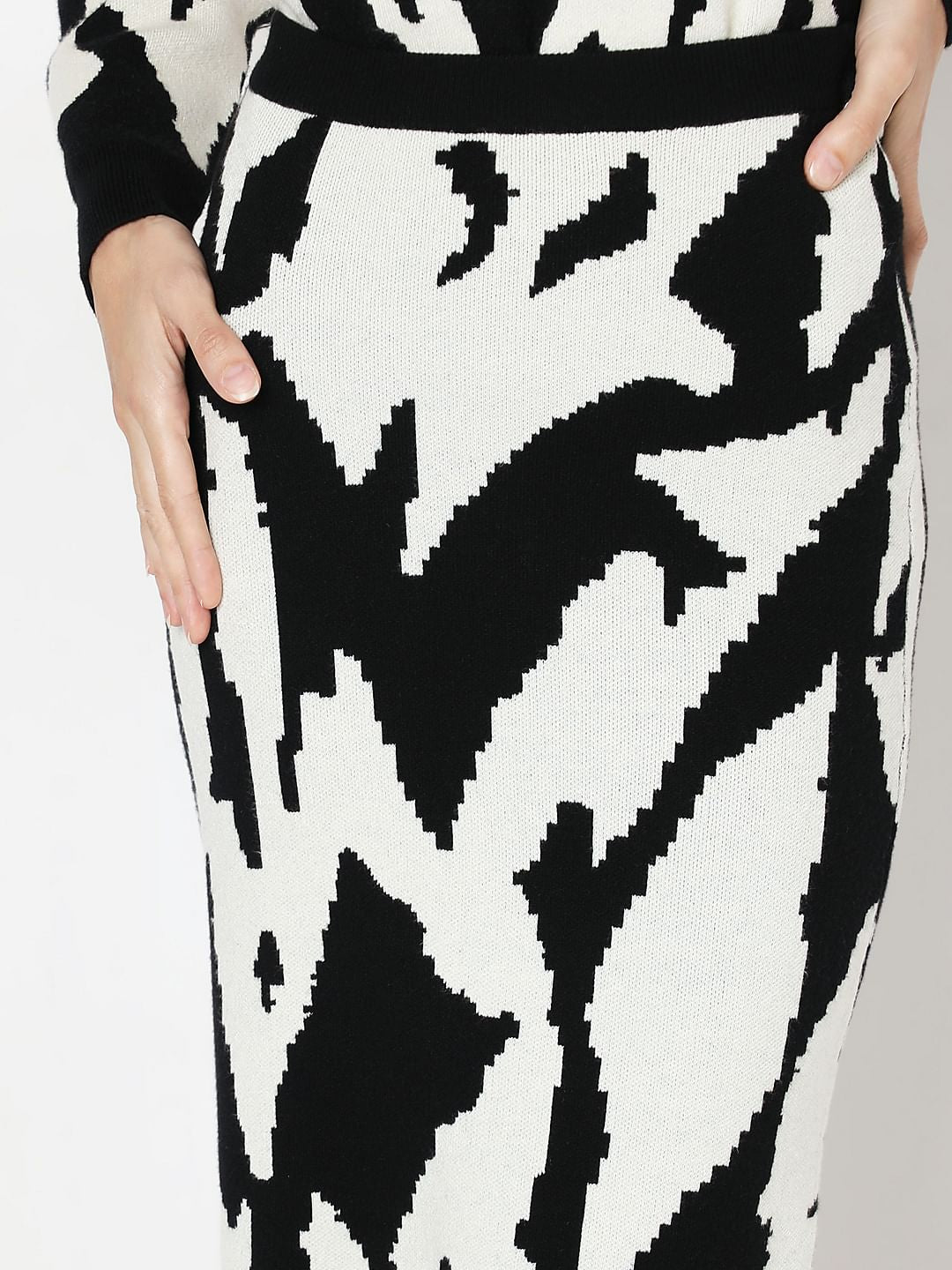 Monochrome High Rise Co-Ord Set Skirt