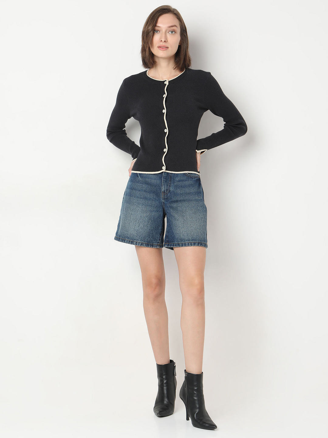 Black O-Neck Buttoned Cardigan