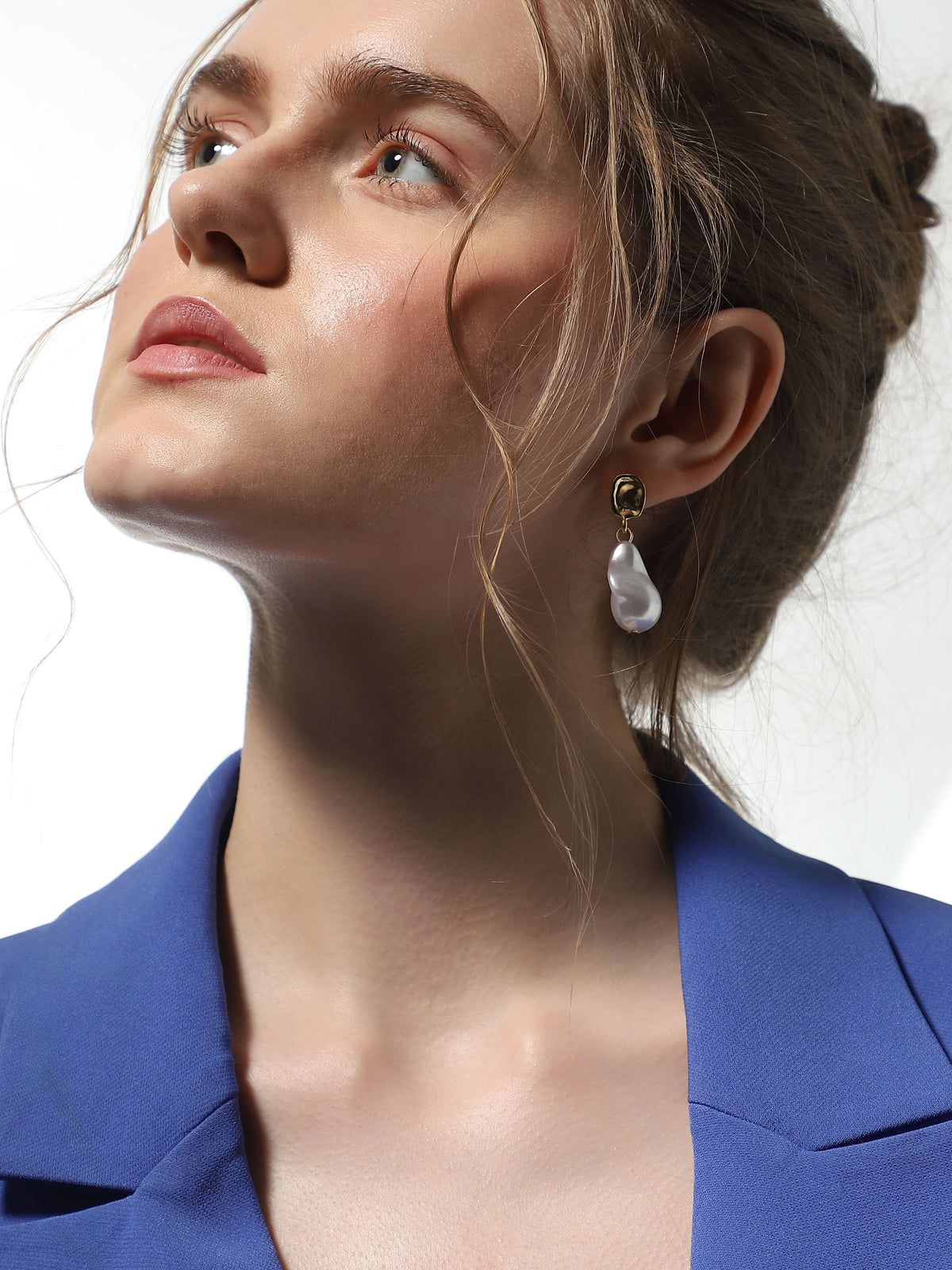 White Pearl Earrings - ONE
