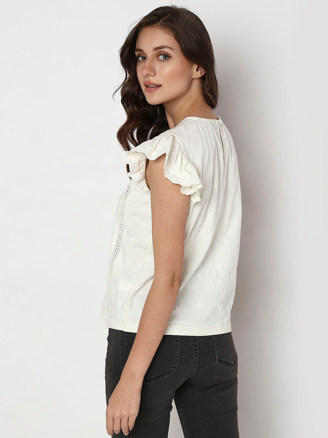 S dot flow frill tops theredthread 白 Embroidered Frill Top