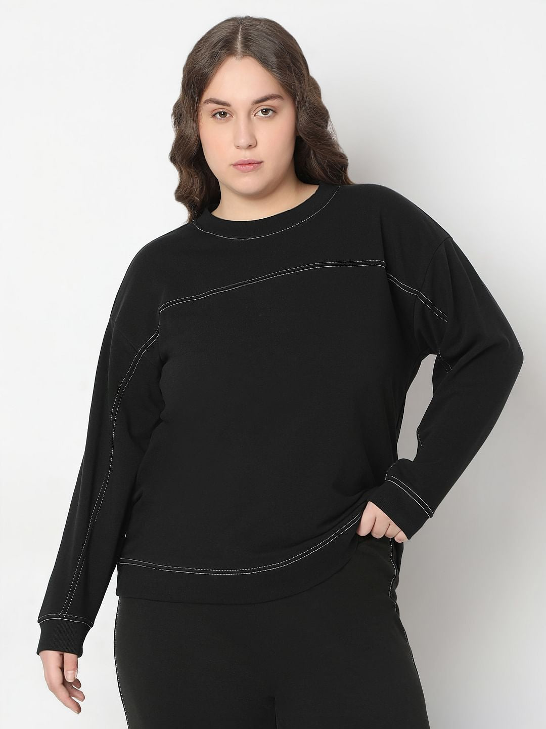 Curve Black Stitch Line Detailed Sweatshirt