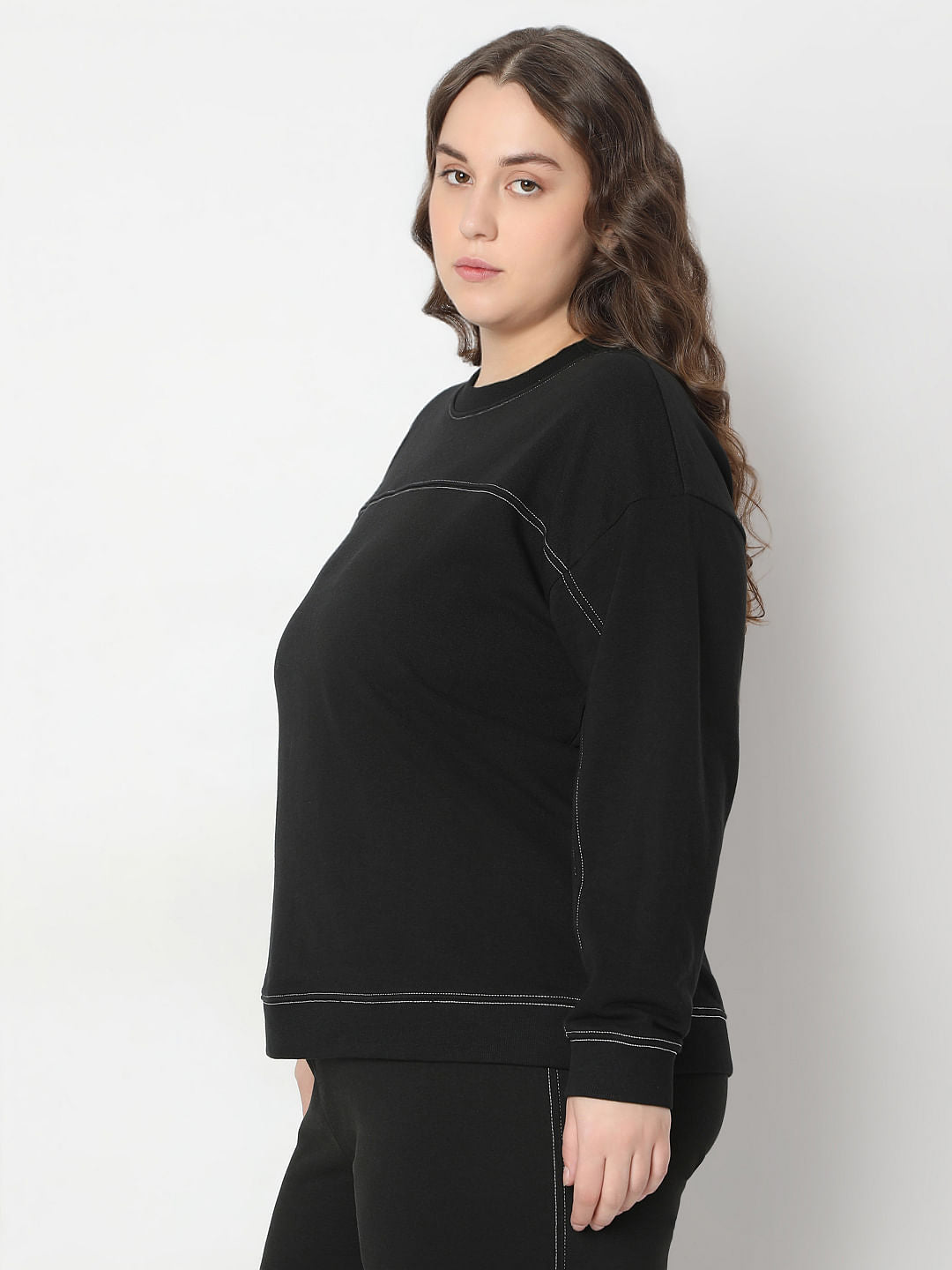 Curve Black Stitch Line Detailed Sweatshirt