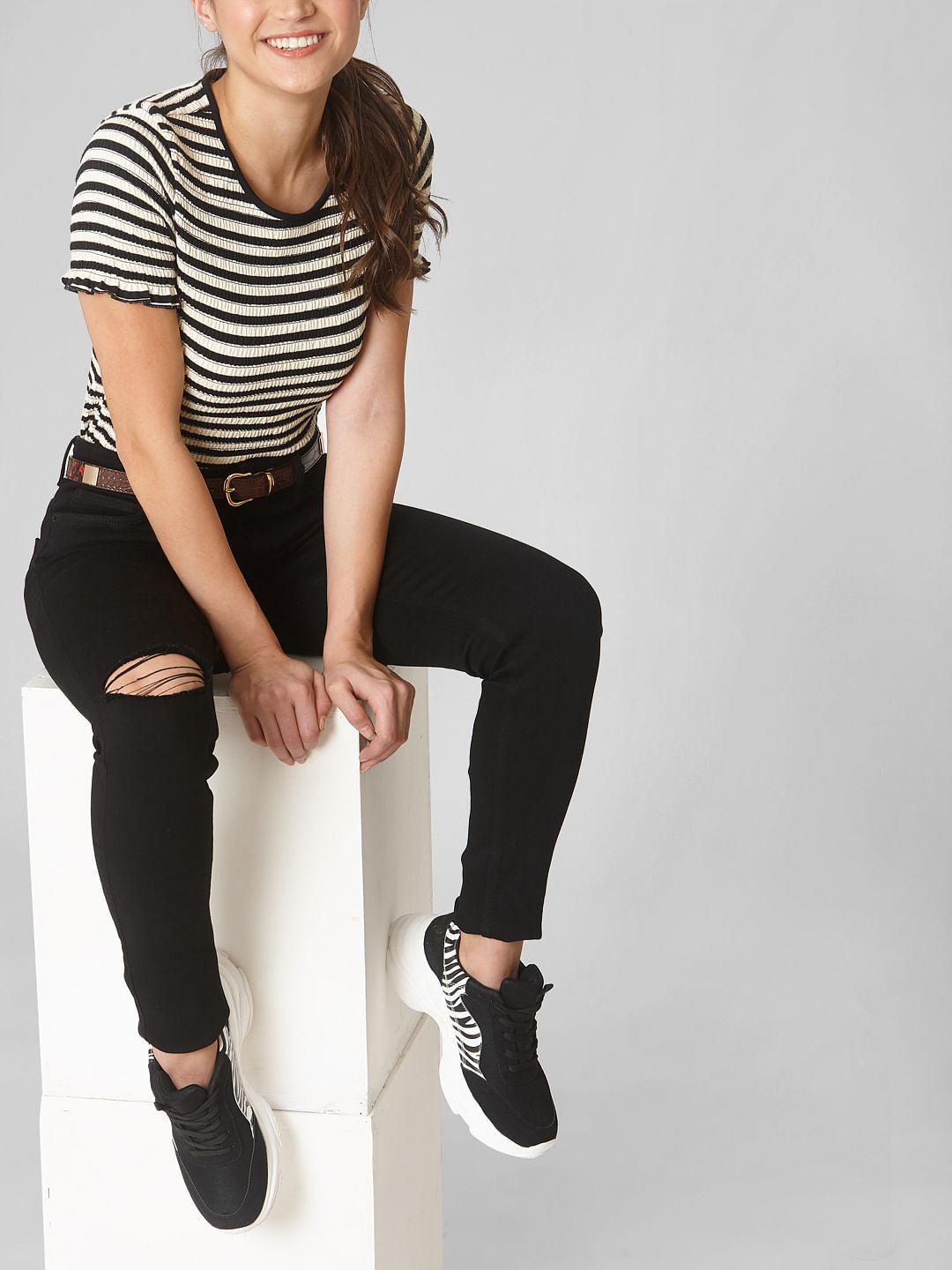 Black Mid Rise Knee Slit Skinny Fit Jeans