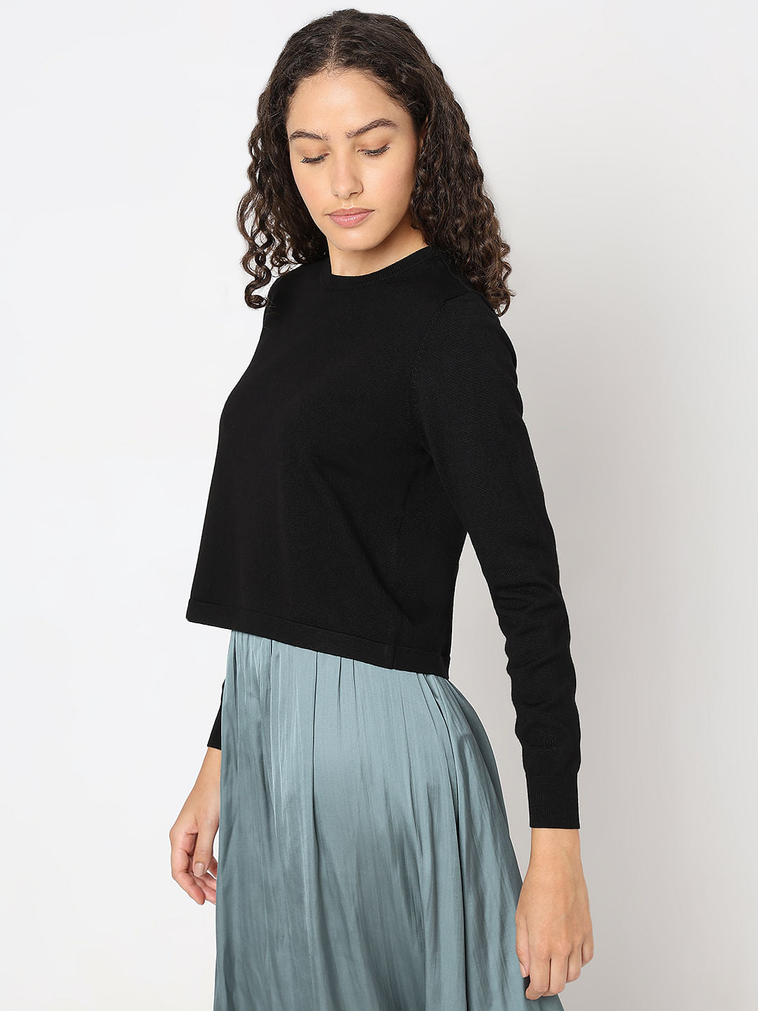 Black O-Neck Pullover