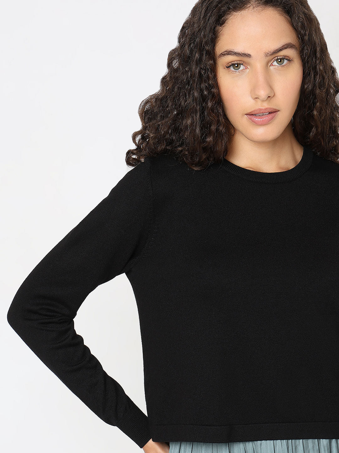 Black O-Neck Pullover