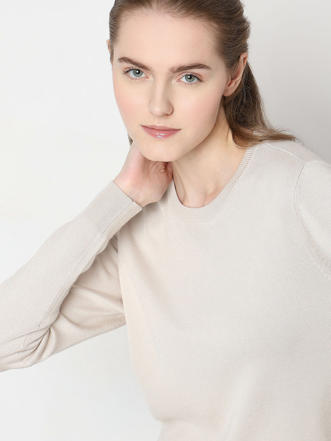 White O-Neck Short Pullover