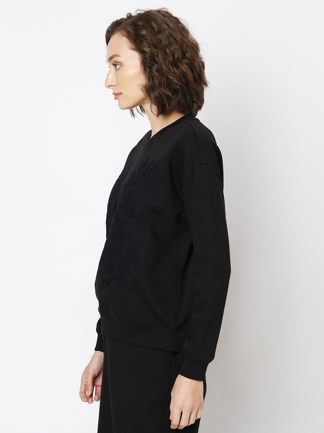 Black Embroidery Sweatshirt
