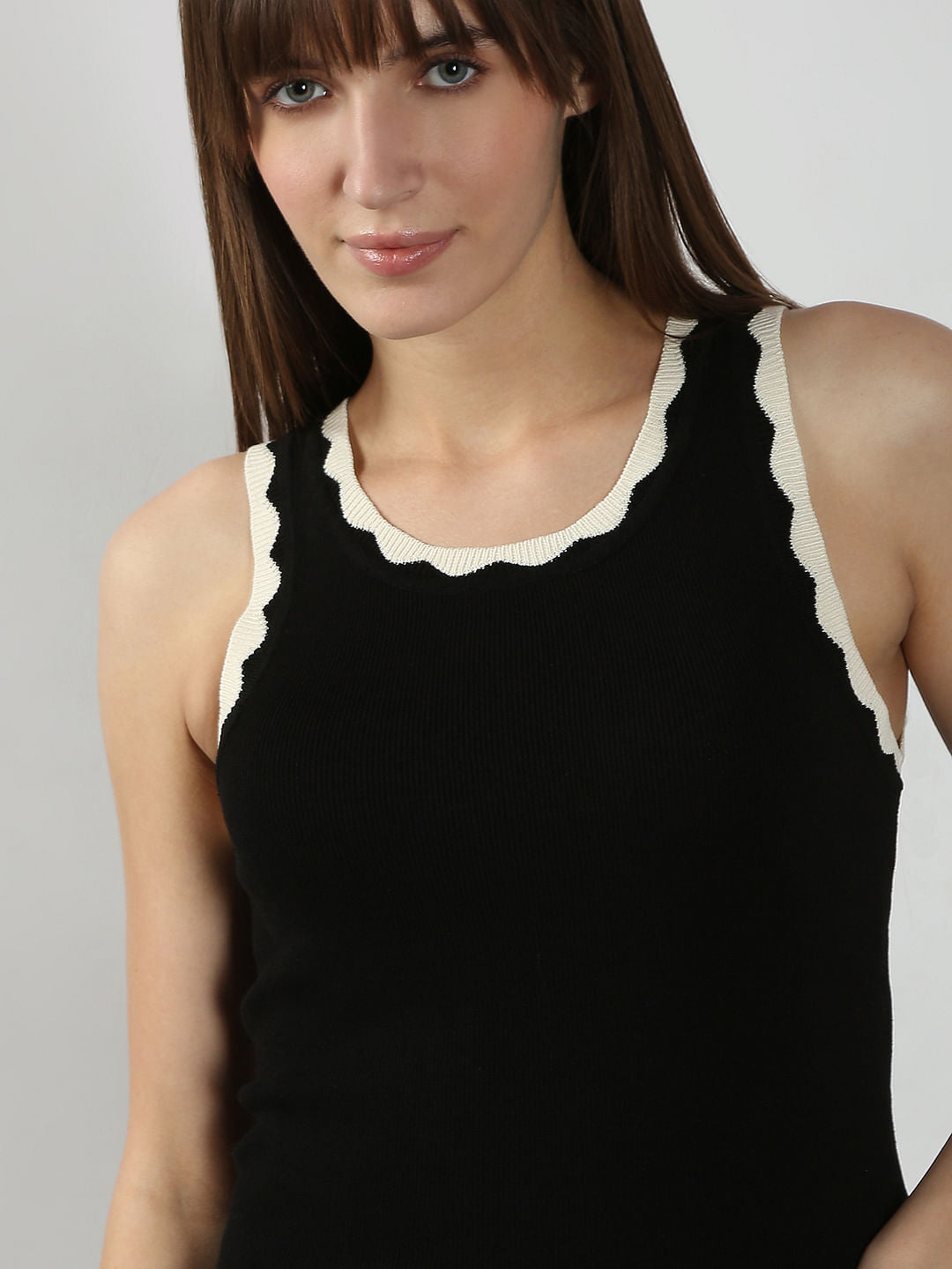 Black Scallop Sleeves Top