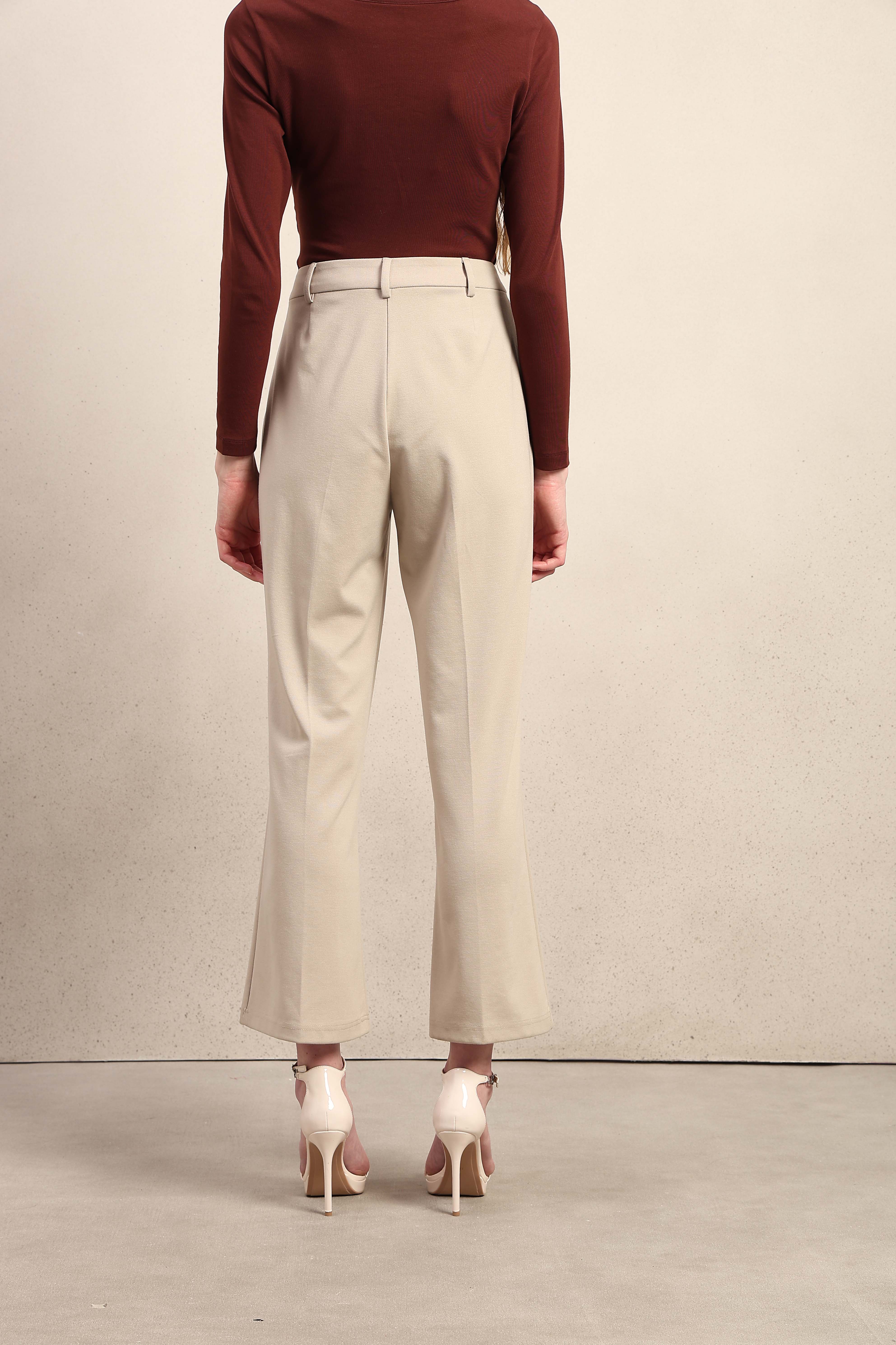 Cropped Bootcut Fit Pants