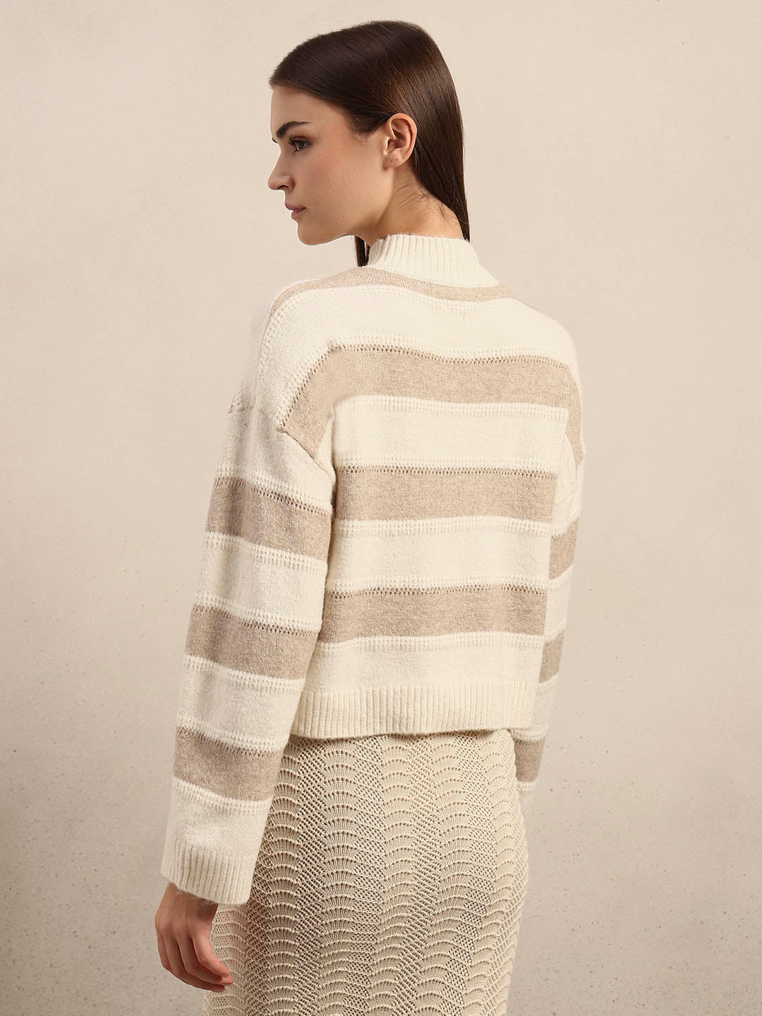 High-Neck Colourblocked Pullover - Beige